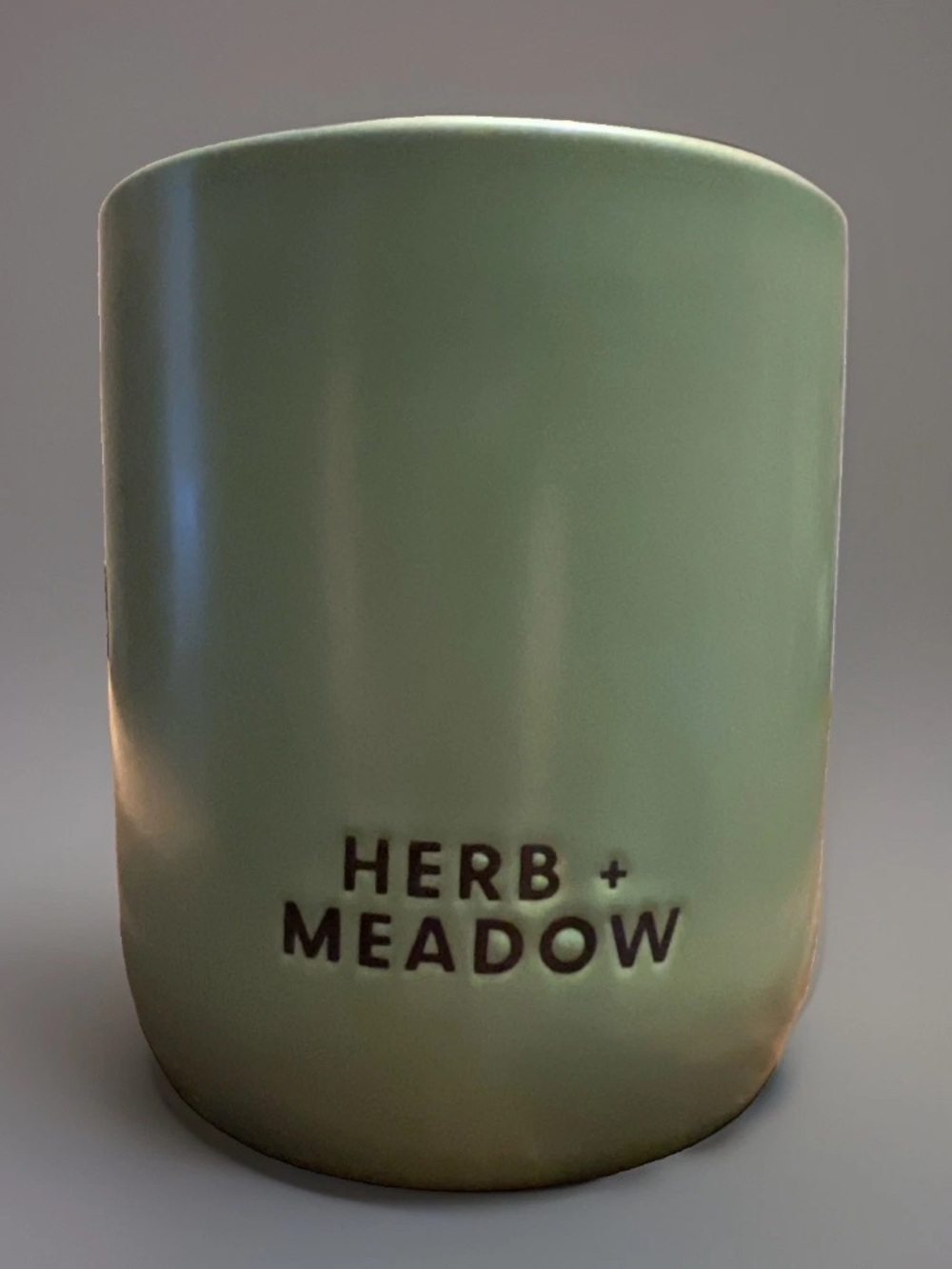 BELLEVUE LUXURY CANDLES HERB + MEADOW FEATURES LAVENDER